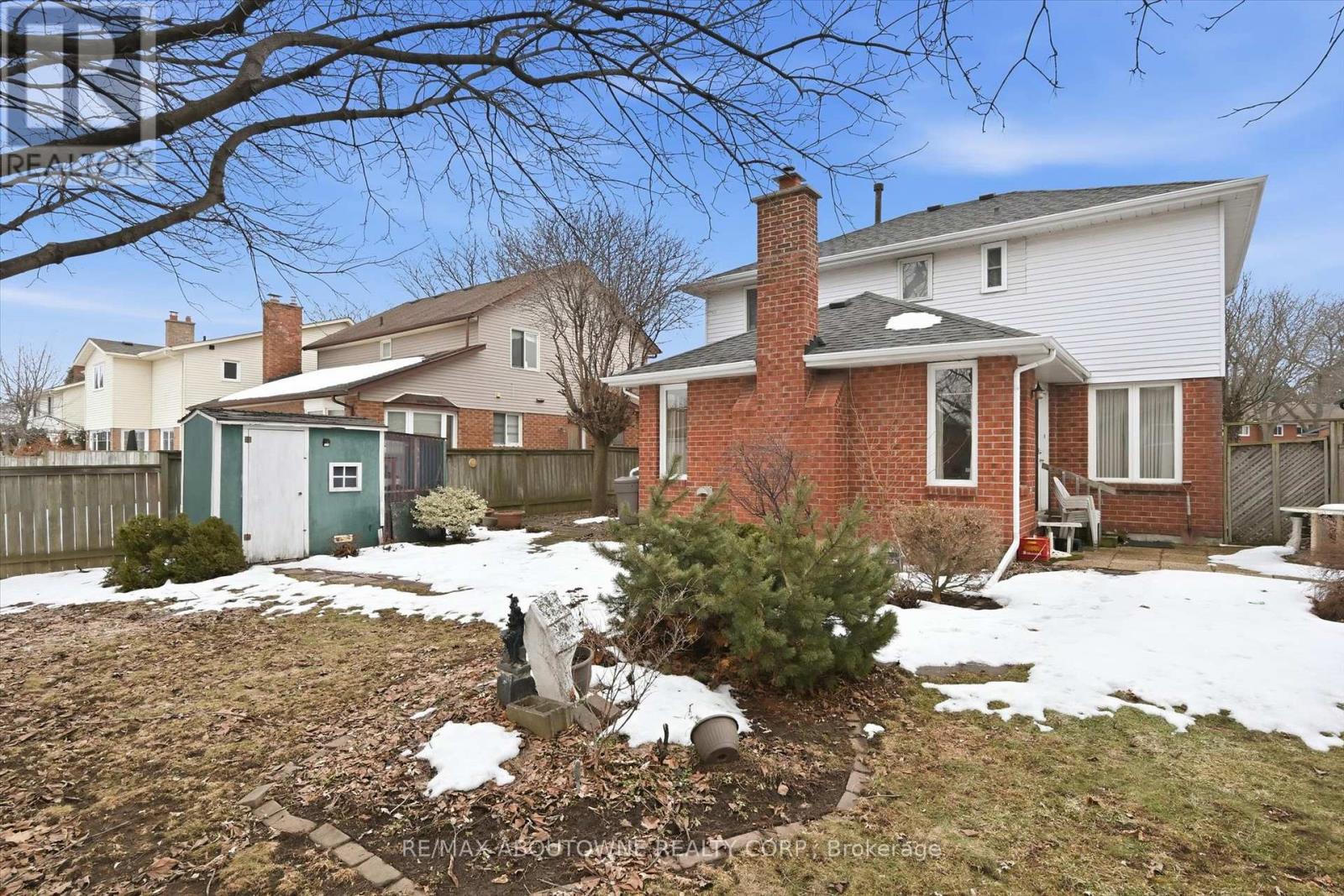 2115 Upland Drive, Burlington, Ontario  L7M 2Z2 - Photo 44 - W12843412