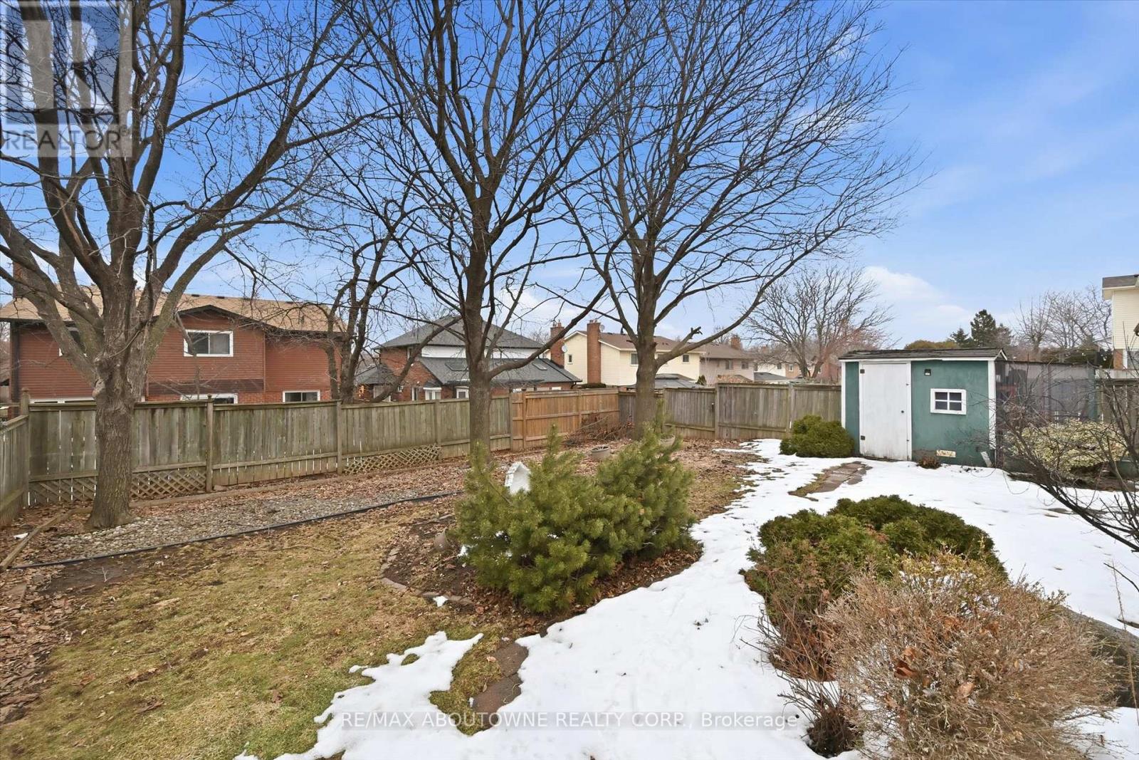 2115 Upland Drive, Burlington, Ontario  L7M 2Z2 - Photo 45 - W12843412