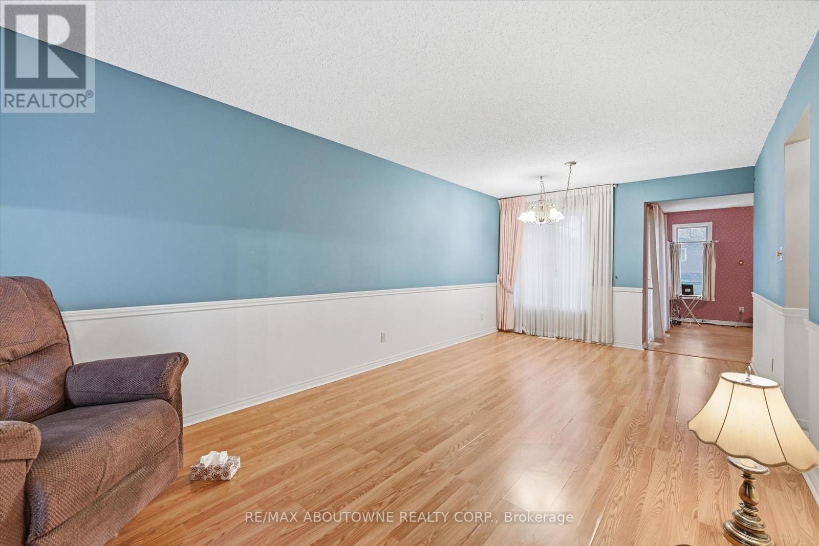 2115 Upland Drive, Burlington, Ontario  L7M 2Z2 - Photo 6 - W12843412