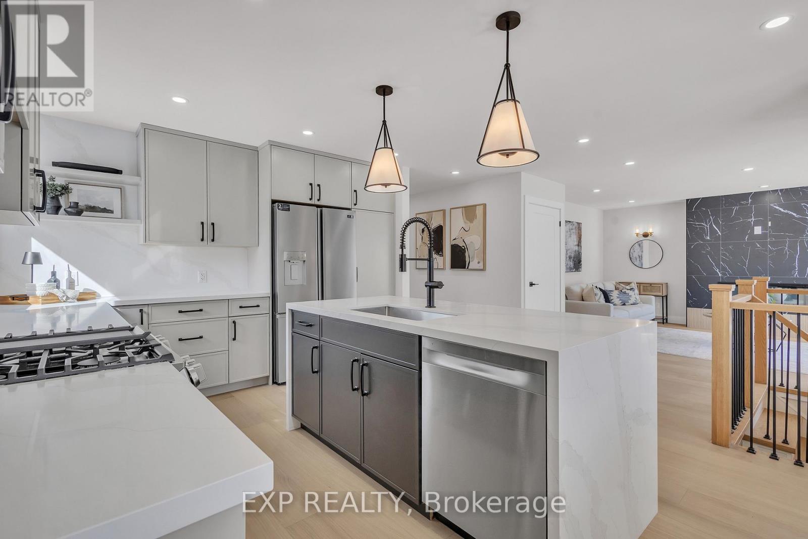 4185 Sutherland Crescent, Burlington, Ontario  L7L 5G3 - Photo 10 - W12843420