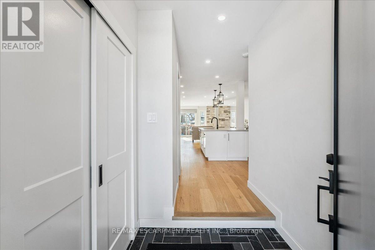 5474 Palmerston Crescent, Mississauga, Ontario  L5M 5Z8 - Photo 4 - W12843478