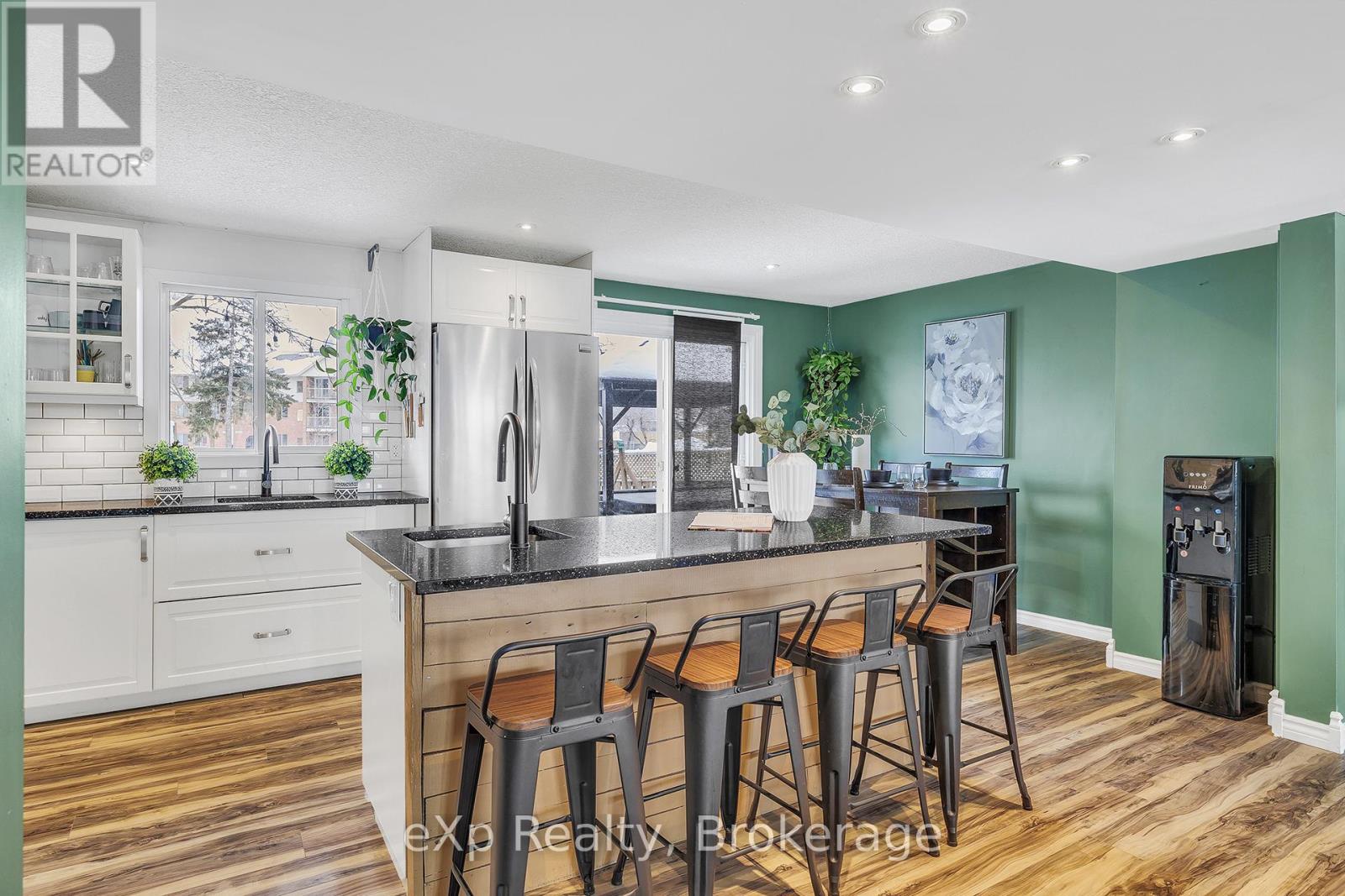 208 Linden Drive, Cambridge, Ontario  N3H 4Y2 - Photo 7 - X12838588