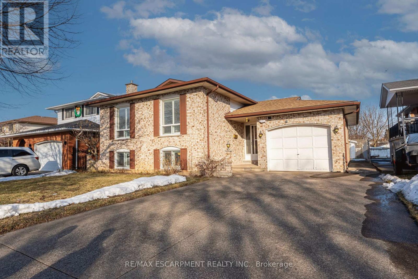 14 Eagleson Drive, St. Catharines, Ontario  L2M 7J4 - Photo 2 - X12843298