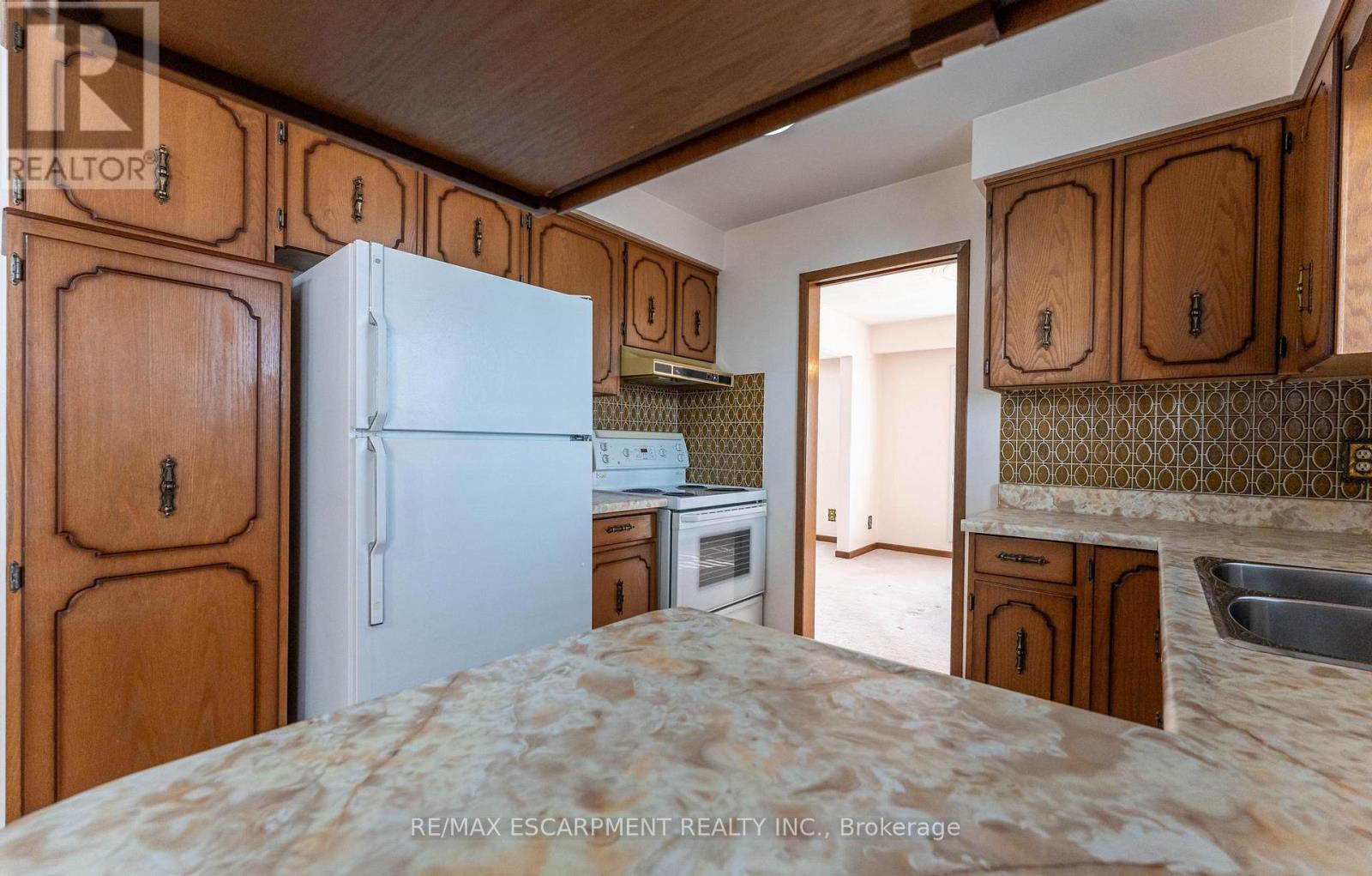 14 Eagleson Drive, St. Catharines, Ontario  L2M 7J4 - Photo 8 - X12843298