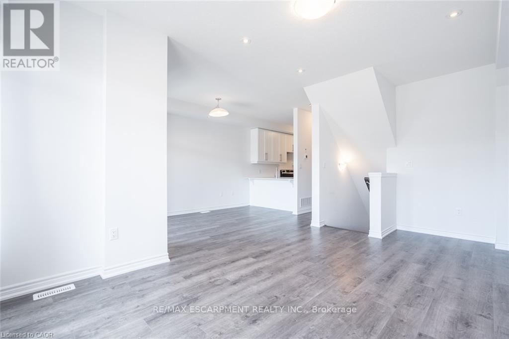 4874 Connor Drive, Lincoln, Ontario  L3J 0S2 - Photo 10 - X12843344