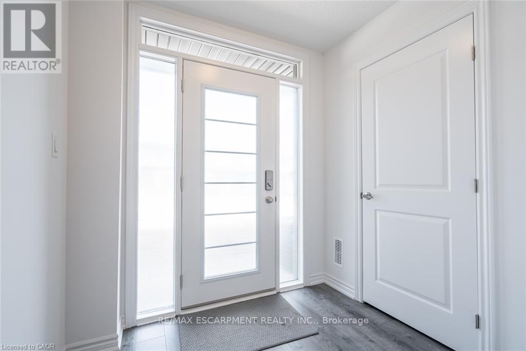 4874 Connor Drive, Lincoln, Ontario  L3J 0S2 - Photo 3 - X12843344