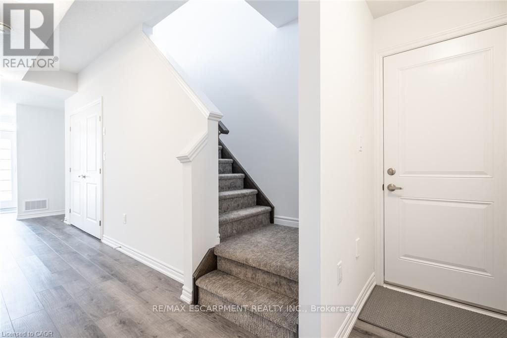 4874 Connor Drive, Lincoln, Ontario  L3J 0S2 - Photo 5 - X12843344