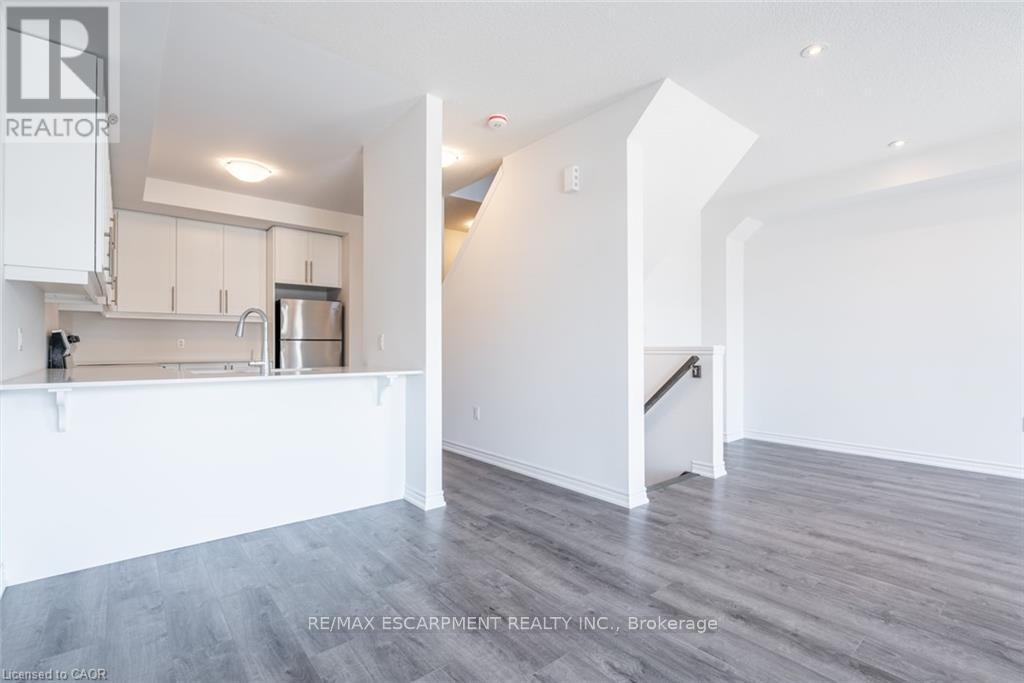 4874 Connor Drive, Lincoln, Ontario  L3J 0S2 - Photo 9 - X12843344