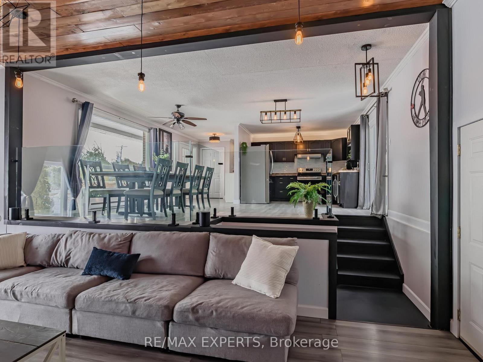 757 Kings Wharf Road, Kawartha Lakes, Ontario  K0M 1A0 - Photo 10 - X12843360