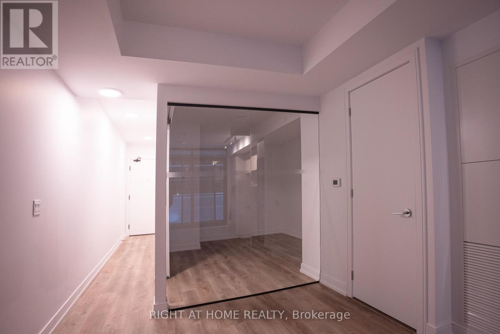 619 - 1 Jarvis Street, Hamilton, Ontario  L8R 1M2 - Photo 6 - X12843434