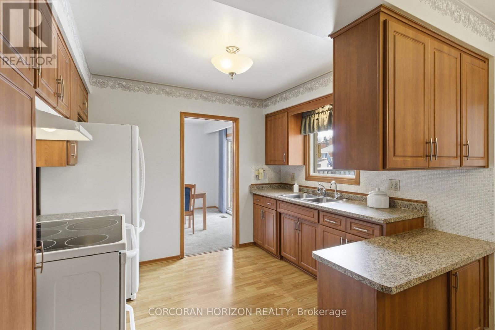 15 Confederation Drive, Kitchener, Ontario  N2B 2X3 - Photo 18 - X12843440