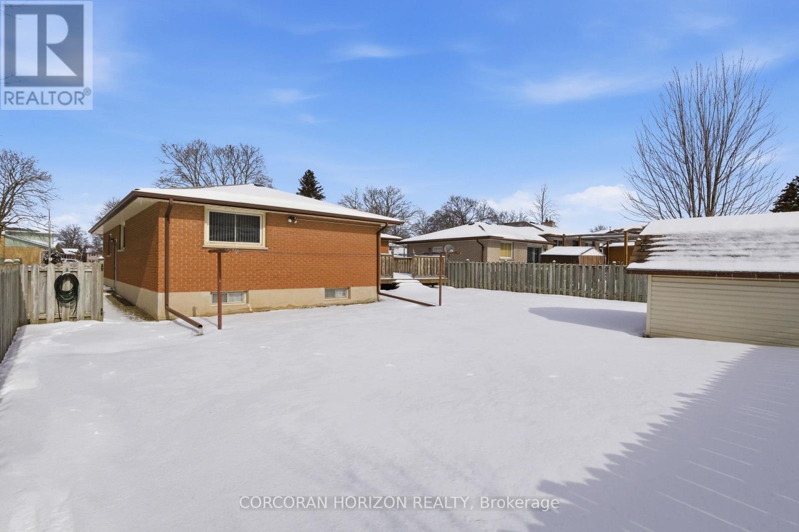 15 Confederation Drive, Kitchener, Ontario  N2B 2X3 - Photo 39 - X12843440