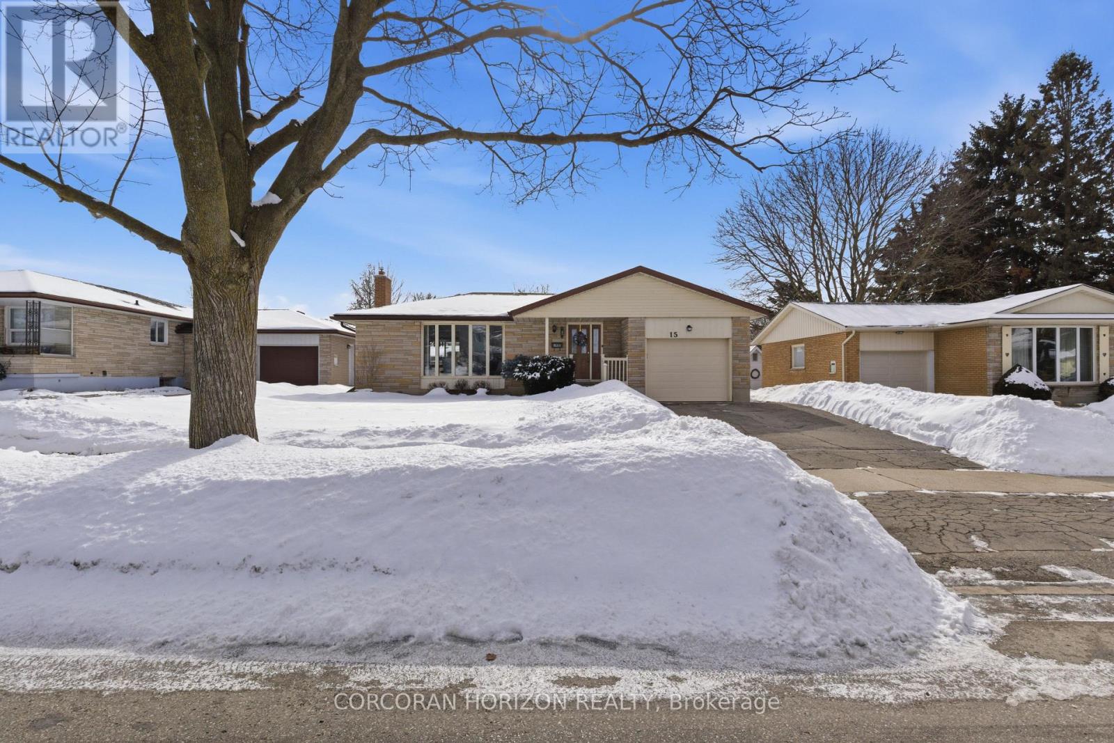 15 Confederation Drive, Kitchener, Ontario  N2B 2X3 - Photo 4 - X12843440