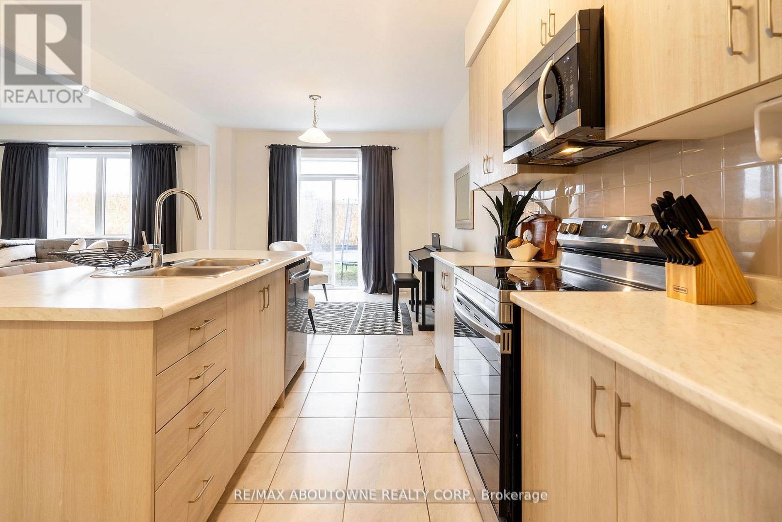 57 Monteith Drive, Brantford, Ontario  N3T 0W6 - Photo 8 - X12843472