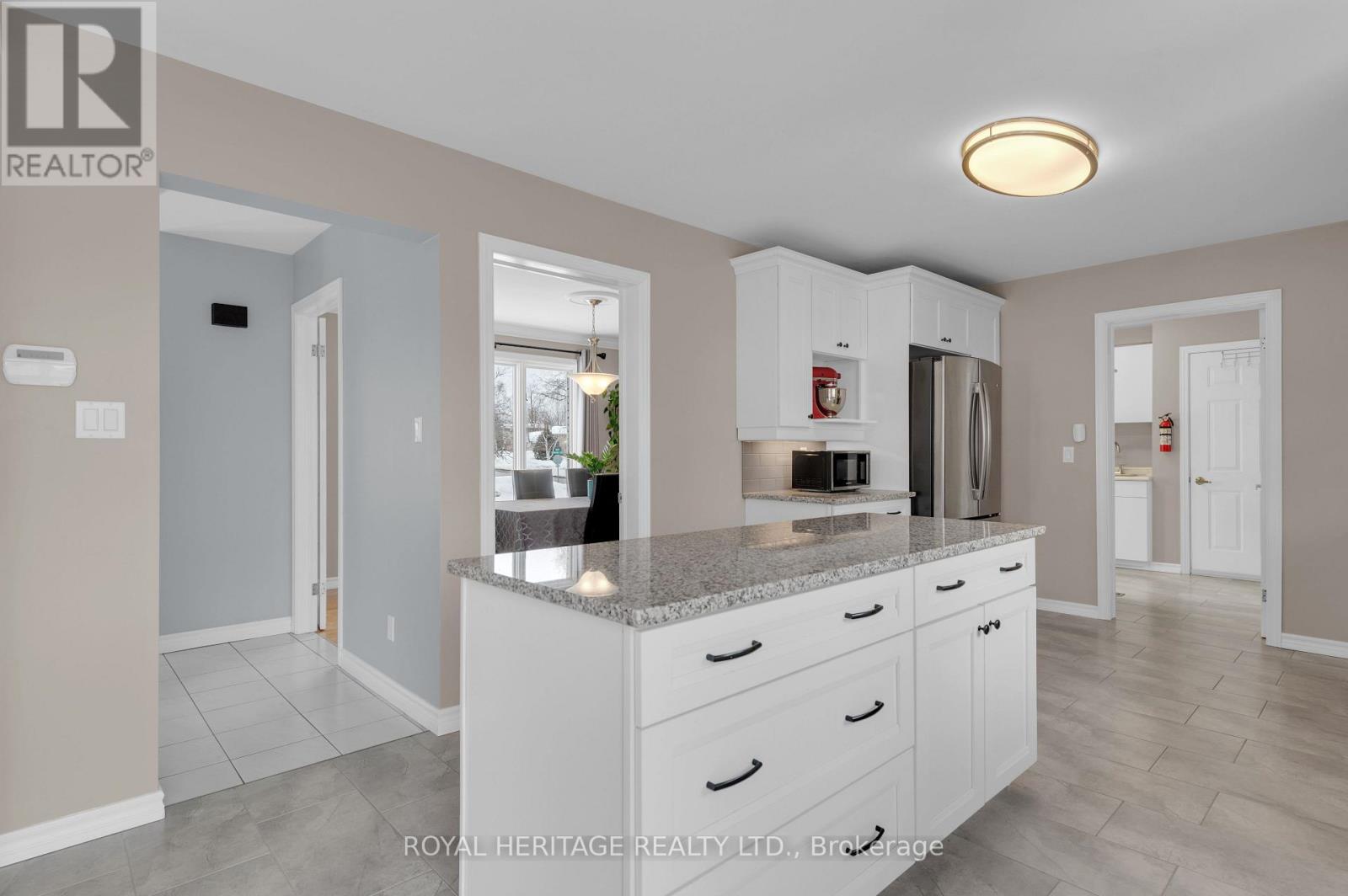 92 Parkview Heights, Quinte West (Murray Ward), Ontario  K8V 6P5 - Photo 7 - X12843568