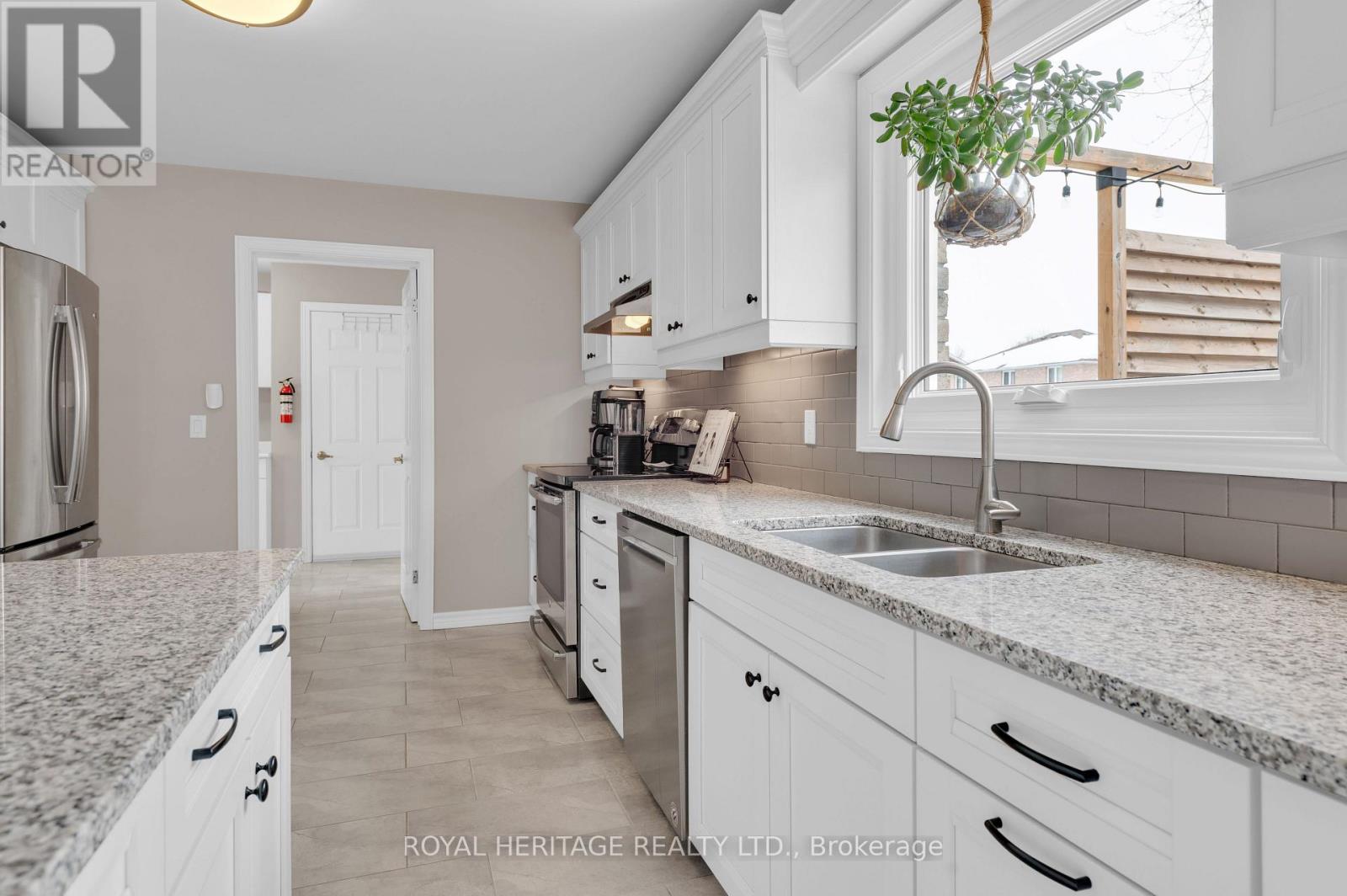 92 Parkview Heights, Quinte West (Murray Ward), Ontario  K8V 6P5 - Photo 9 - X12843568