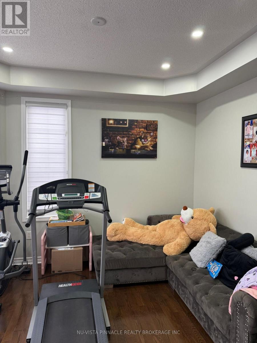 205 Valleyway Drive, Brampton, Ontario  L6X 0N3 - Photo 2 - W12843622