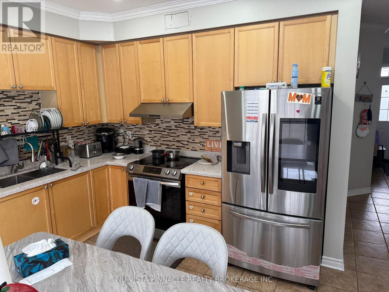 205 Valleyway Drive, Brampton, Ontario  L6X 0N3 - Photo 3 - W12843622