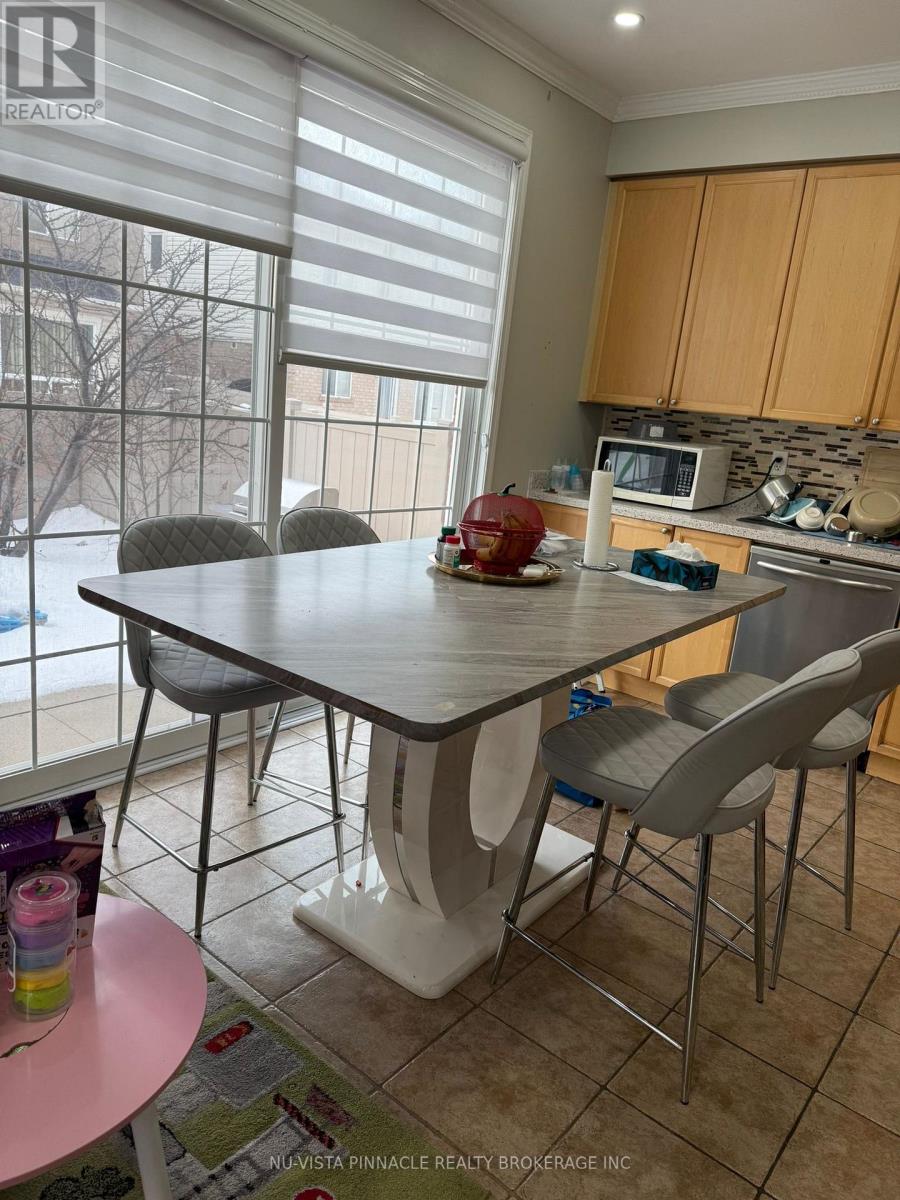 205 Valleyway Drive, Brampton, Ontario  L6X 0N3 - Photo 4 - W12843622