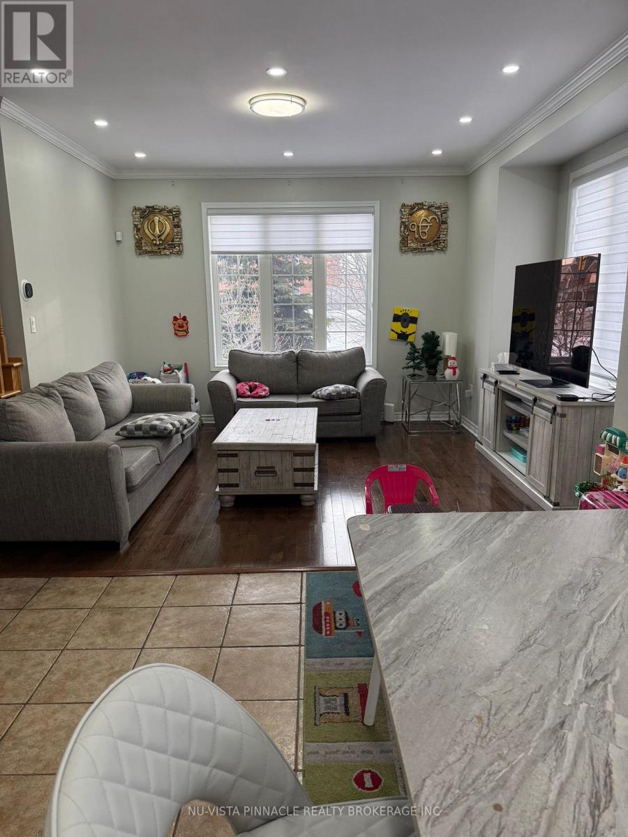 205 Valleyway Drive, Brampton, Ontario  L6X 0N3 - Photo 5 - W12843622