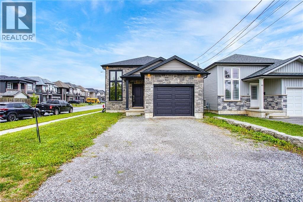 43 Sauer Avenue, Welland, Ontario  L3B 0C7 - Photo 2 - 40774000