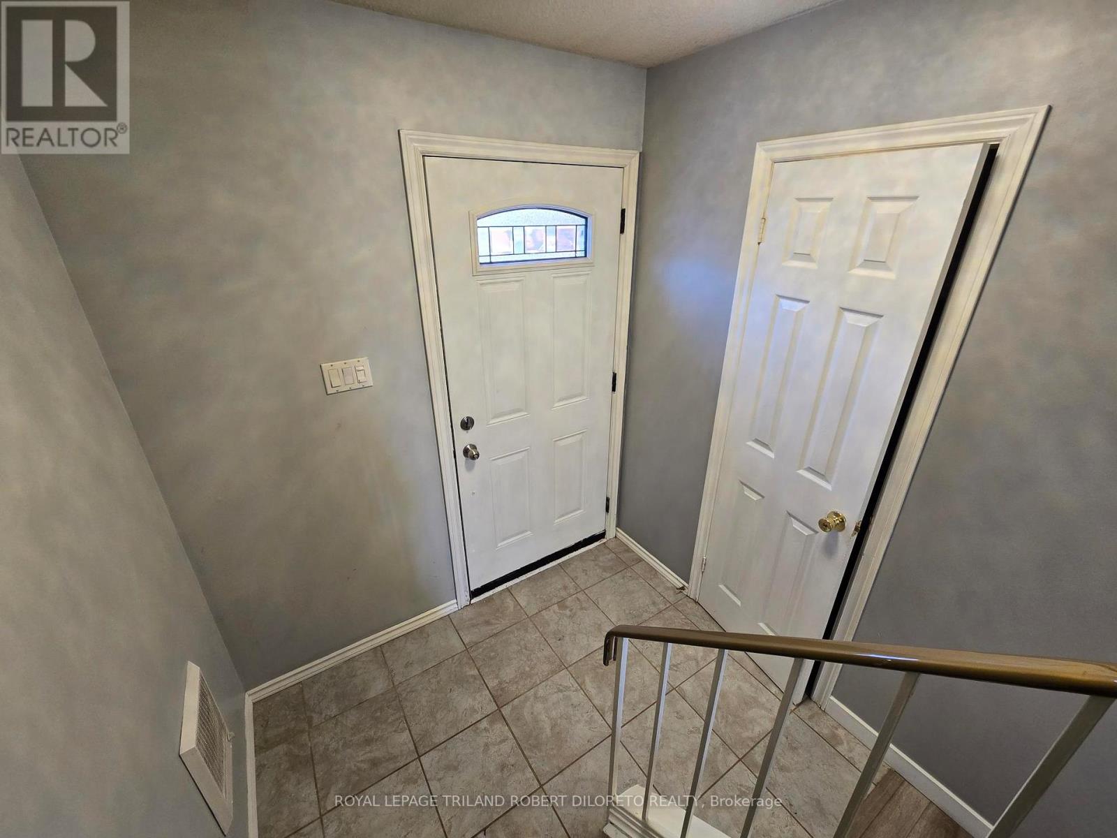 154 - 1330 Jalna Boulevard, London South, Ontario  N6E 2H7 - Photo 2 - X12843536