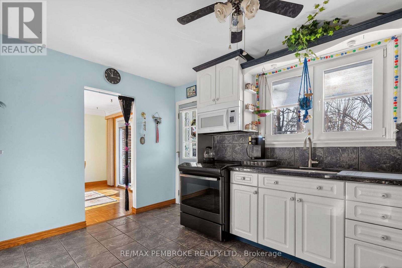 17 Roy Street, Petawawa, Ontario  K8H 3A5 - Photo 10 - X12843506