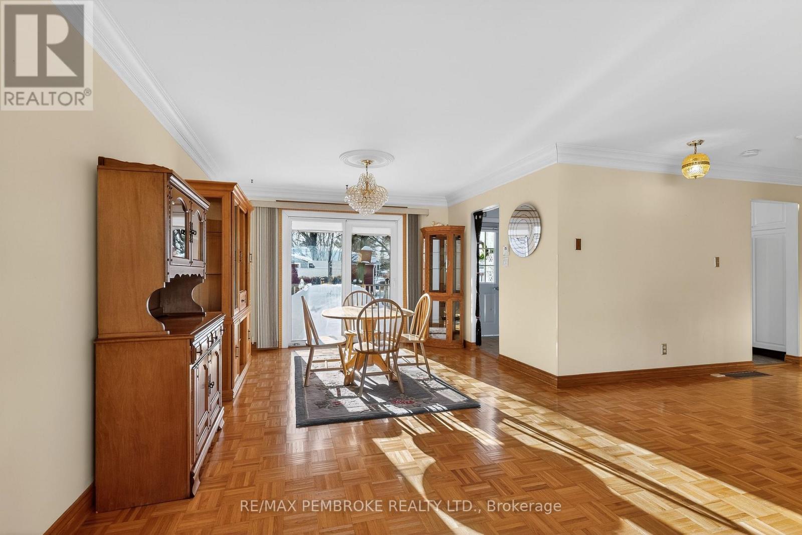 17 Roy Street, Petawawa, Ontario  K8H 3A5 - Photo 6 - X12843506