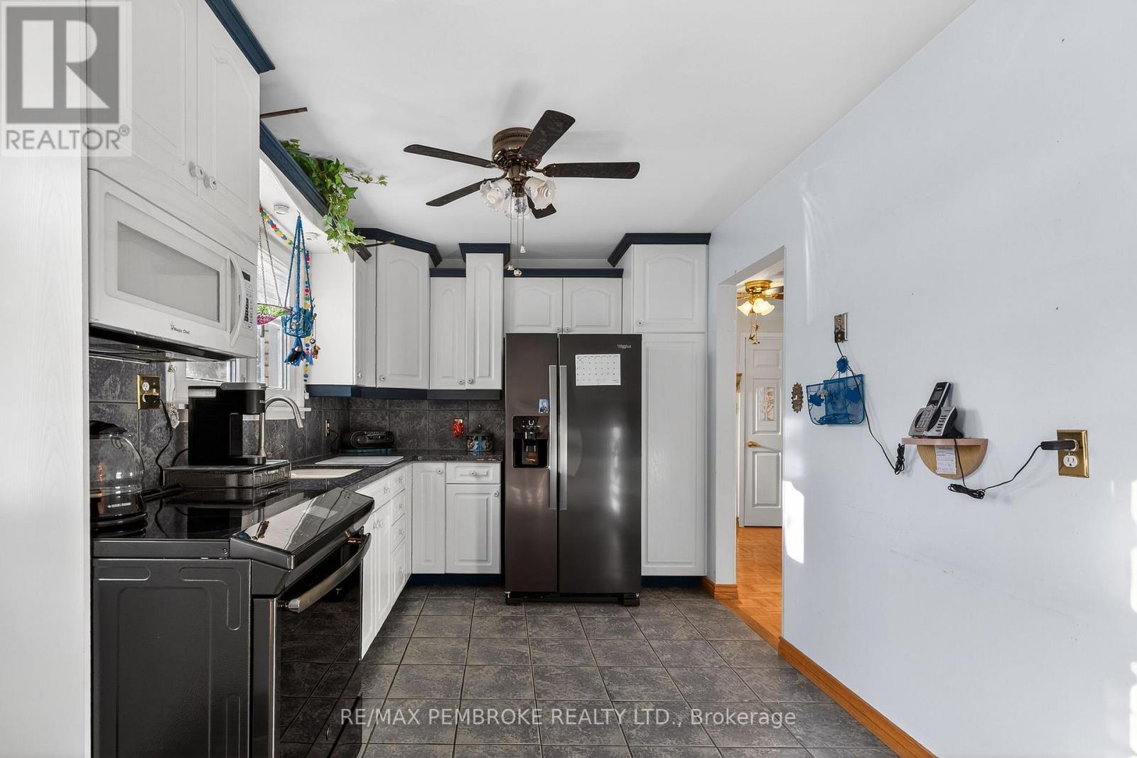 17 Roy Street, Petawawa, Ontario  K8H 3A5 - Photo 7 - X12843506