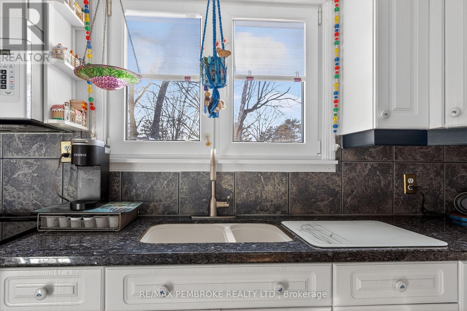 17 Roy Street, Petawawa, Ontario  K8H 3A5 - Photo 9 - X12843506