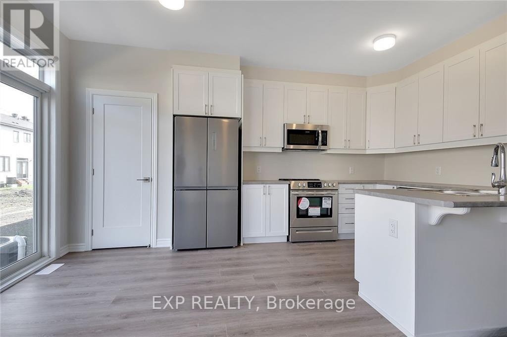 305 Cornflower Row, Ottawa, Ontario  K0A 2Z0 - Photo 9 - X12843566