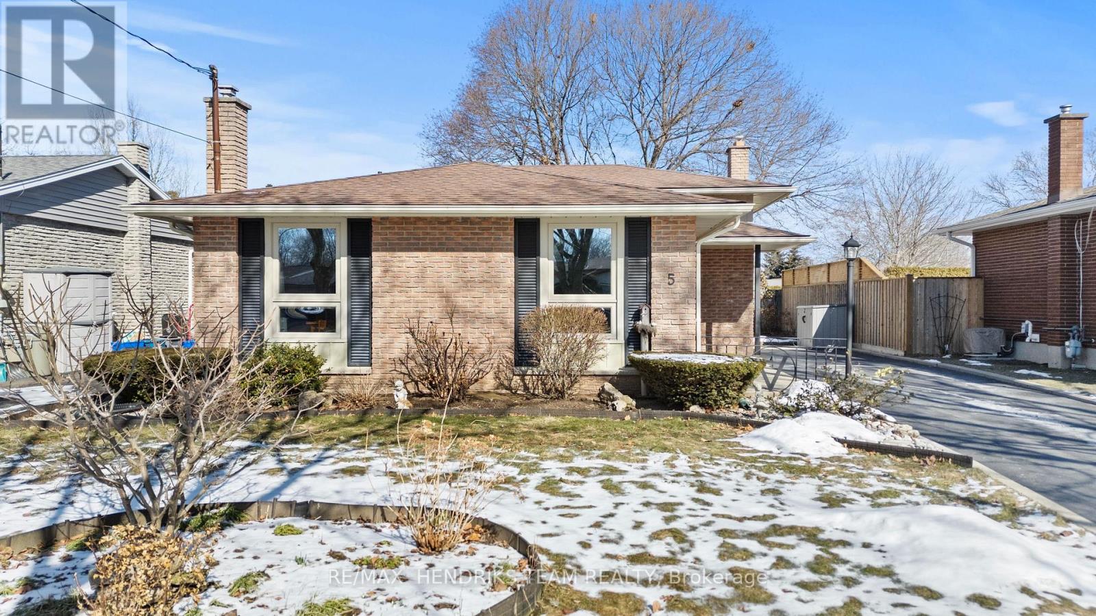 5 Sheridan Drive, St. Catharines, Ontario  L2M 6N8 - Photo 3 - X12843534