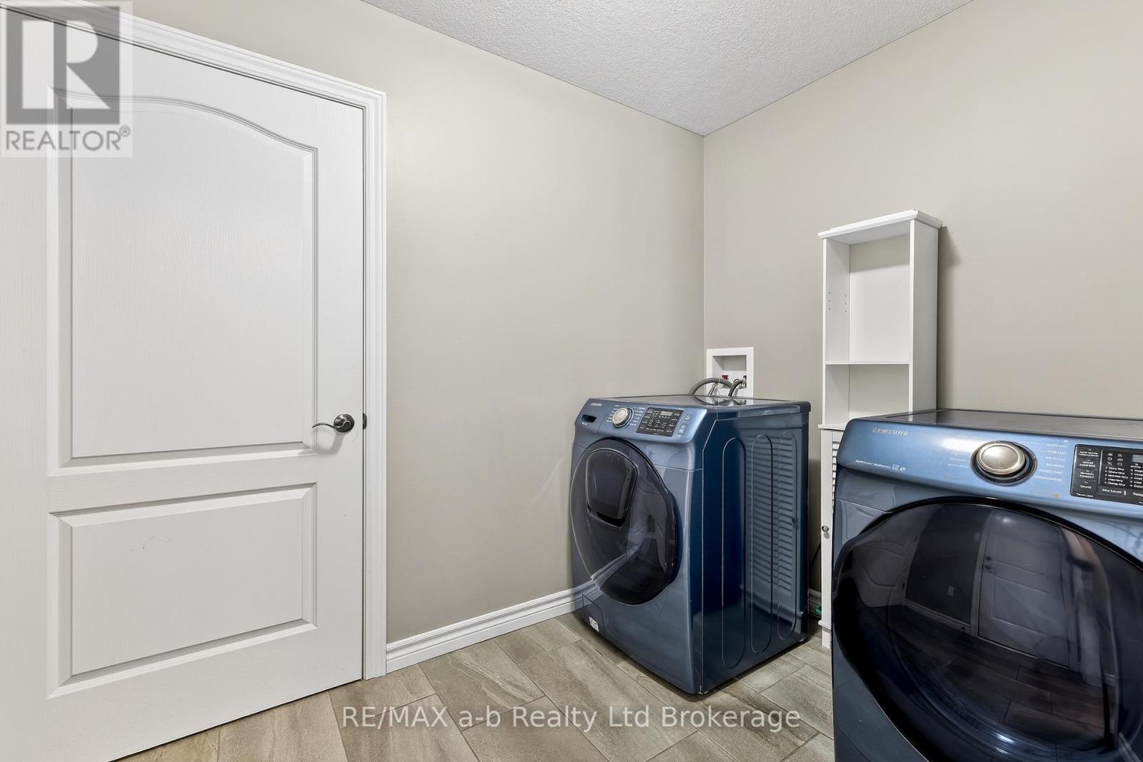 87 Walker Road, Ingersoll (Ingersoll - South), Ontario  N5C 0C3 - Photo 17 - X12843558