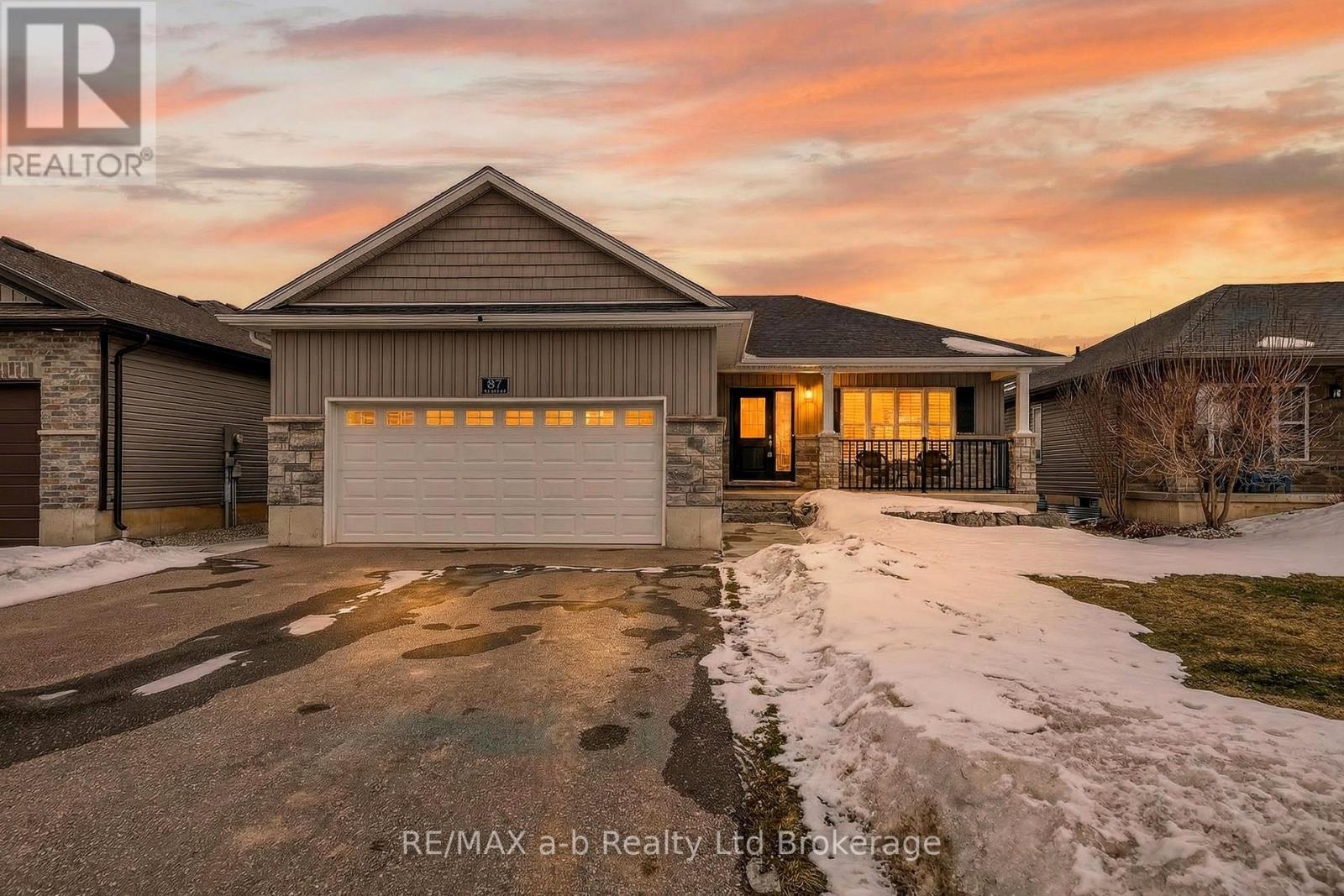 87 Walker Road, Ingersoll (Ingersoll - South), Ontario  N5C 0C3 - Photo 2 - X12843558