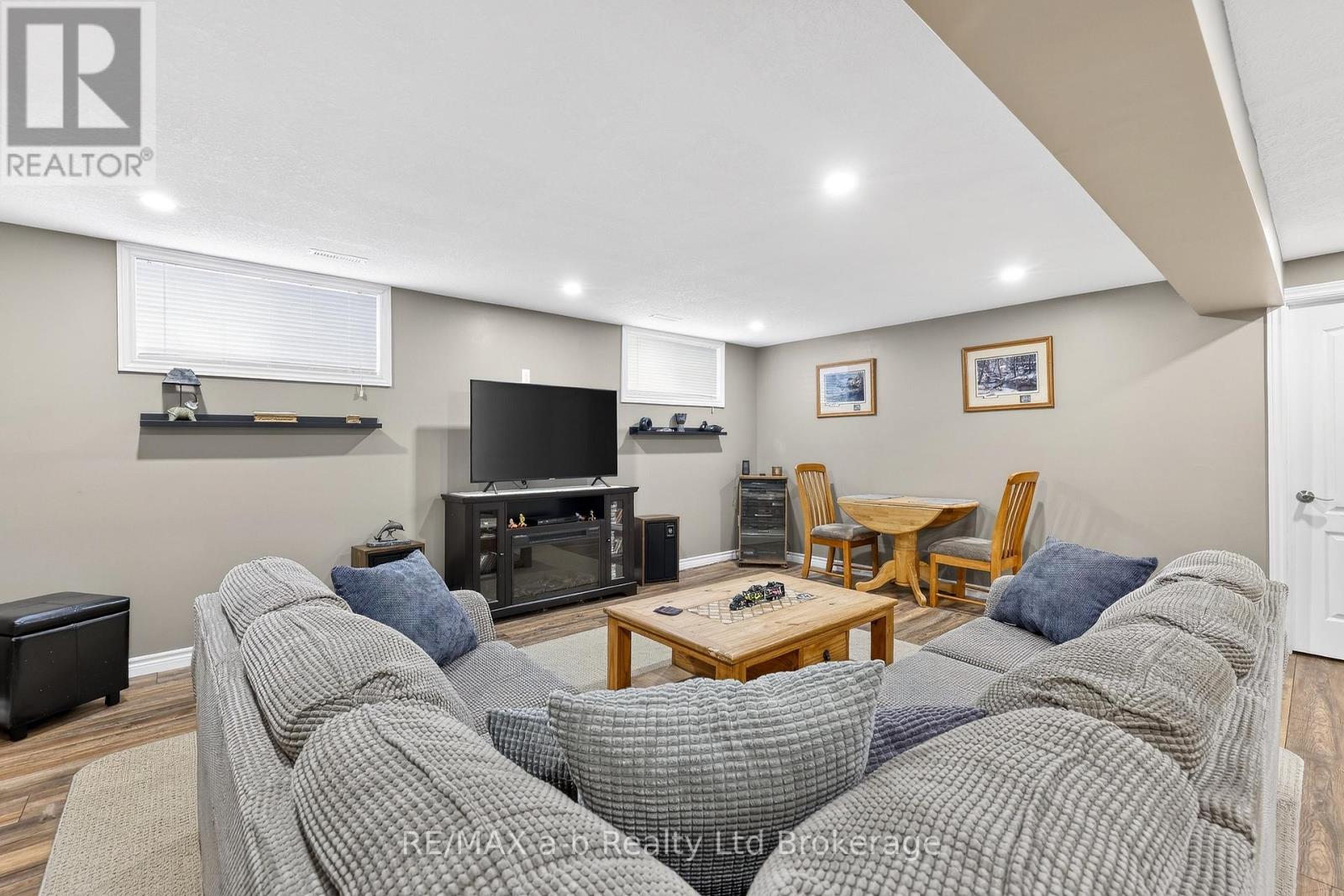 87 Walker Road, Ingersoll (Ingersoll - South), Ontario  N5C 0C3 - Photo 25 - X12843558