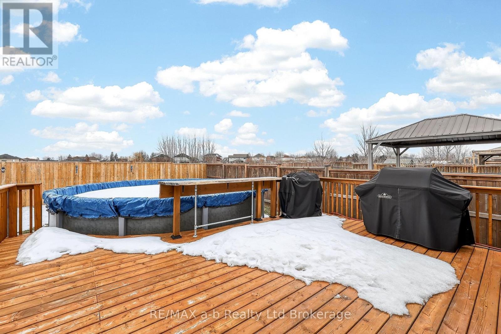 87 Walker Road, Ingersoll (Ingersoll - South), Ontario  N5C 0C3 - Photo 36 - X12843558