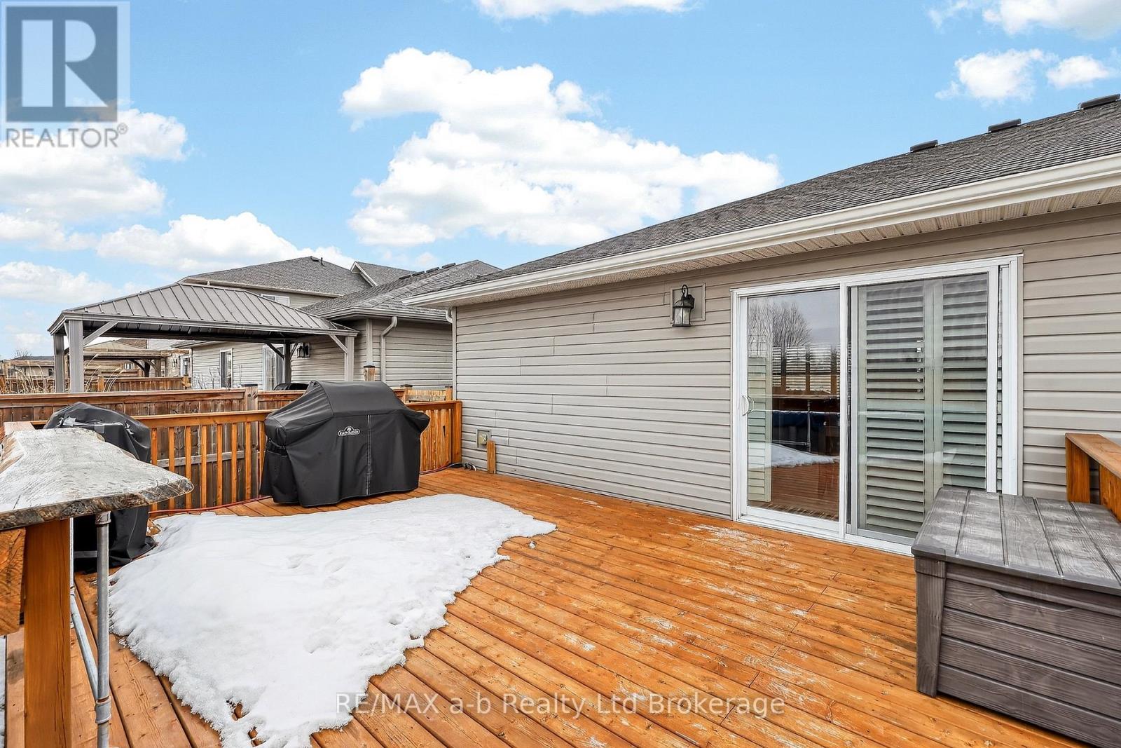 87 Walker Road, Ingersoll (Ingersoll - South), Ontario  N5C 0C3 - Photo 38 - X12843558