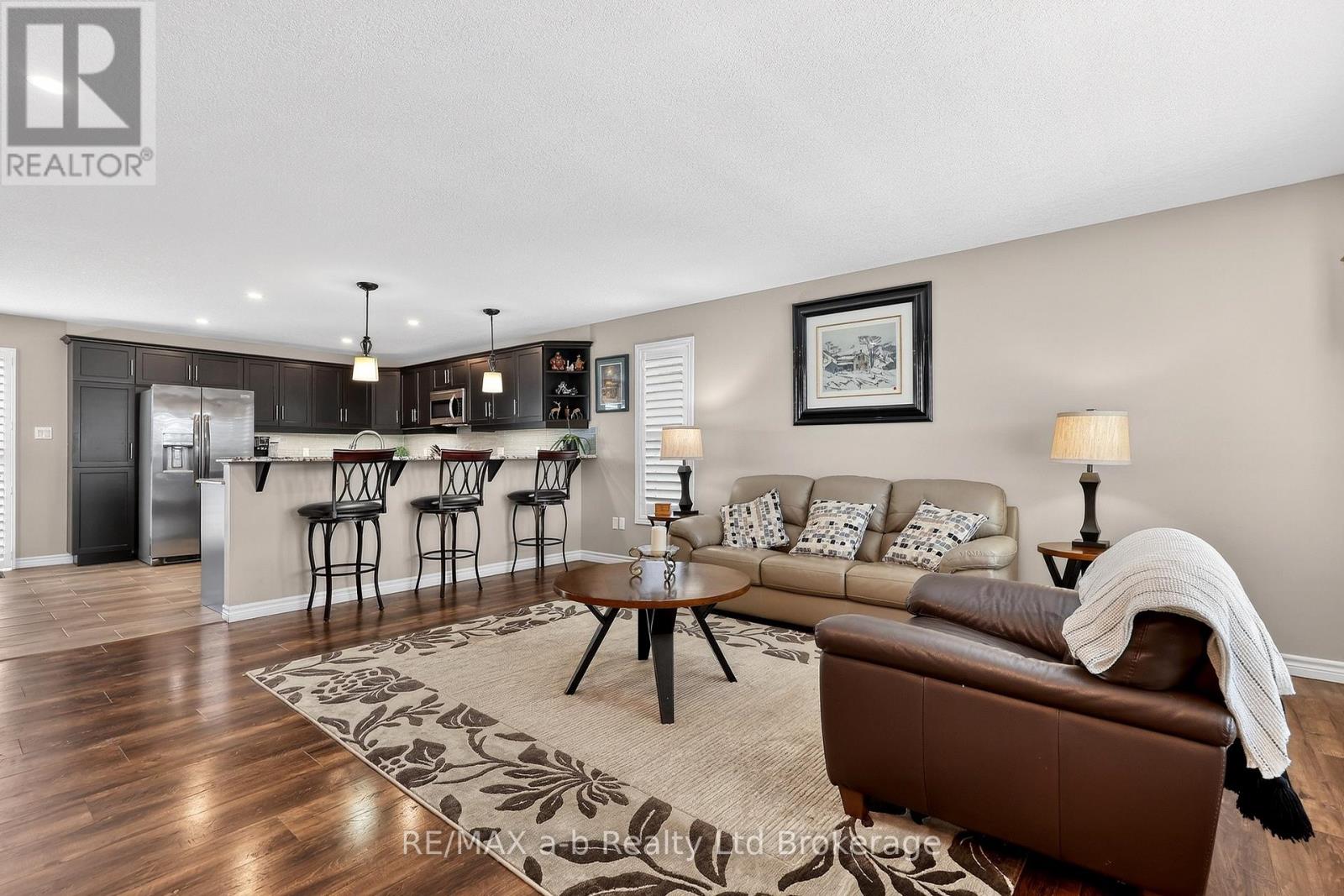 87 Walker Road, Ingersoll (Ingersoll - South), Ontario  N5C 0C3 - Photo 6 - X12843558