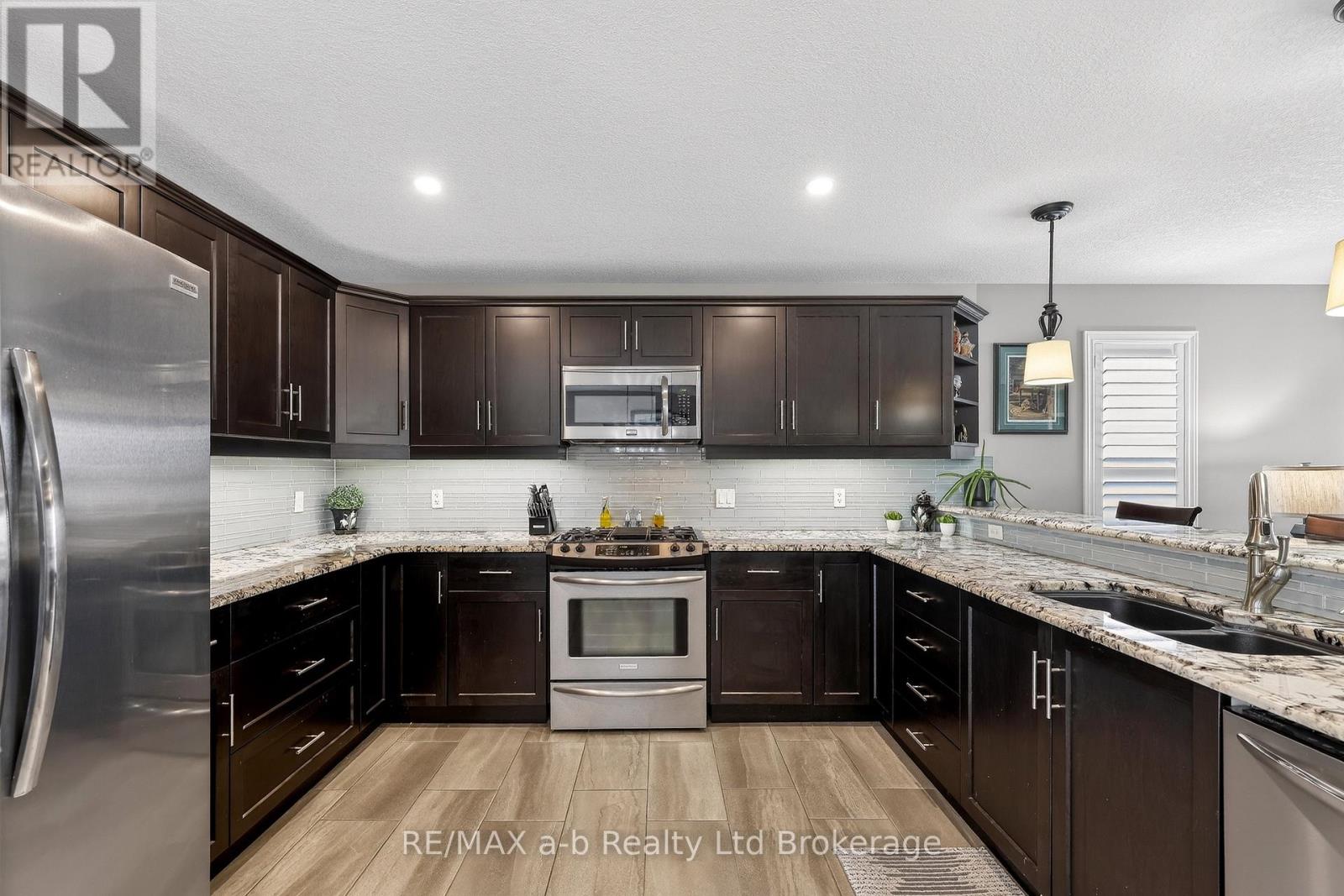 87 Walker Road, Ingersoll (Ingersoll - South), Ontario  N5C 0C3 - Photo 9 - X12843558