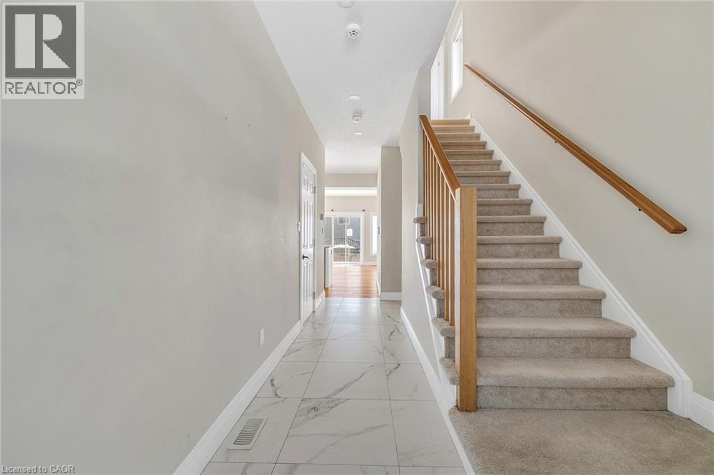 47 Pondcliffe Drive, Kitchener, Ontario  N2R 0M3 - Photo 3 - 40808710