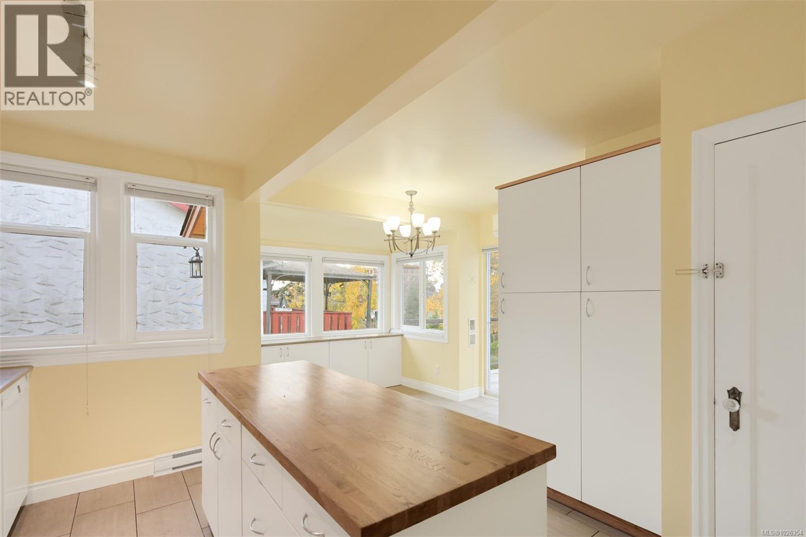 3312 Kingsley St, Saanich, British Columbia  V8P 4J9 - Photo 12 - 1026354