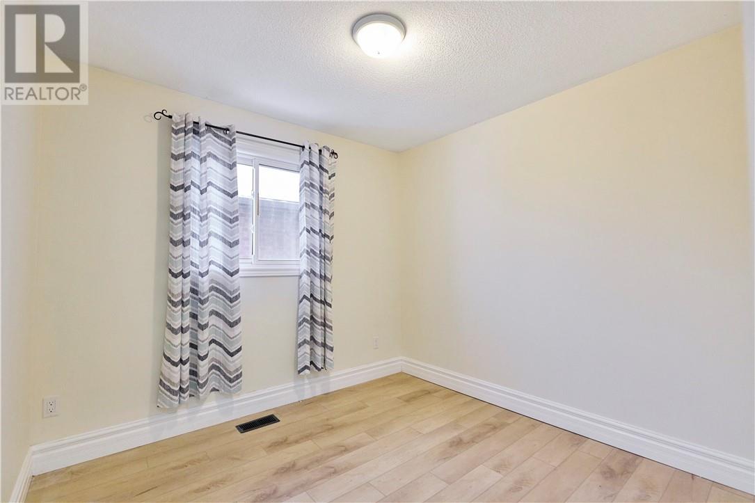 170 Autumnwood Cres Crescent, Greater Sudbury, Ontario  P3B 3Z4 - Photo 11 - 2126656