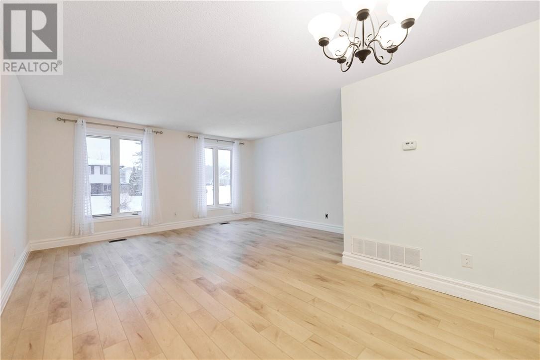 170 Autumnwood Cres Crescent, Greater Sudbury, Ontario  P3B 3Z4 - Photo 4 - 2126656