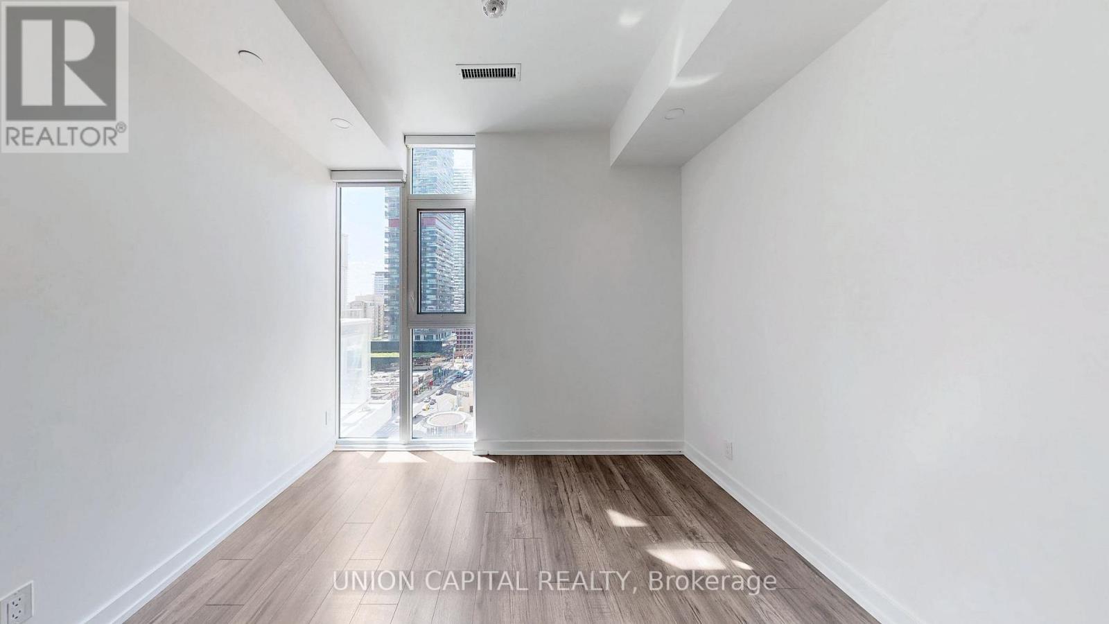 1013 - 33 Helendale Avenue, Toronto, Ontario  M4R 0A4 - Photo 5 - C12843518