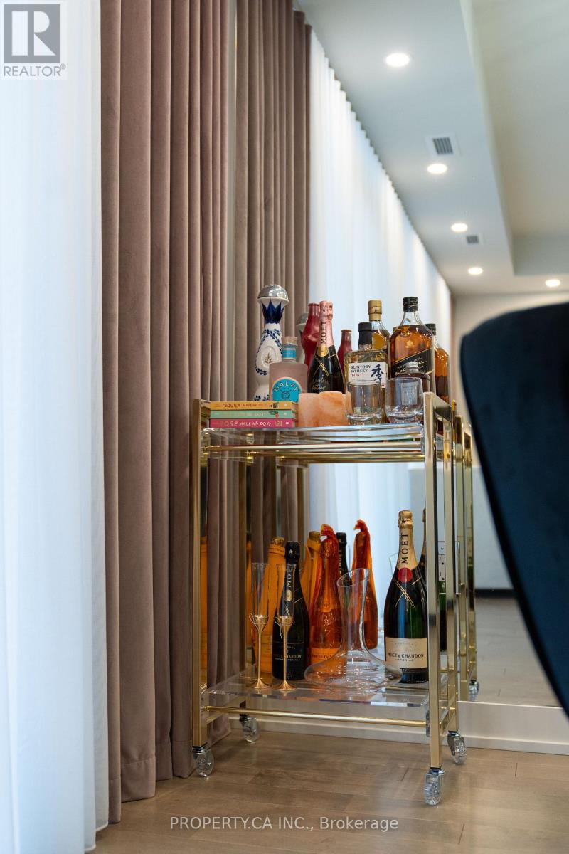 618 - 330 Richmond Street W, Toronto, Ontario  M5V 0M4 - Photo 17 - C12843546