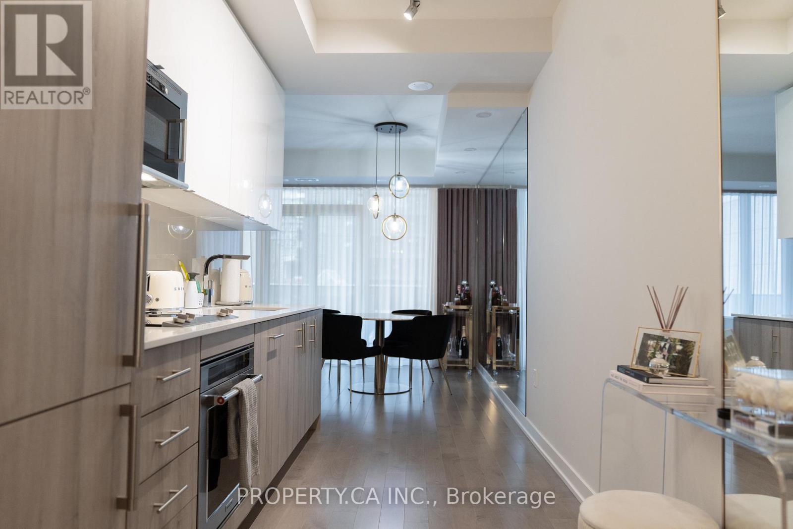 618 - 330 Richmond Street W, Toronto, Ontario  M5V 0M4 - Photo 2 - C12843546