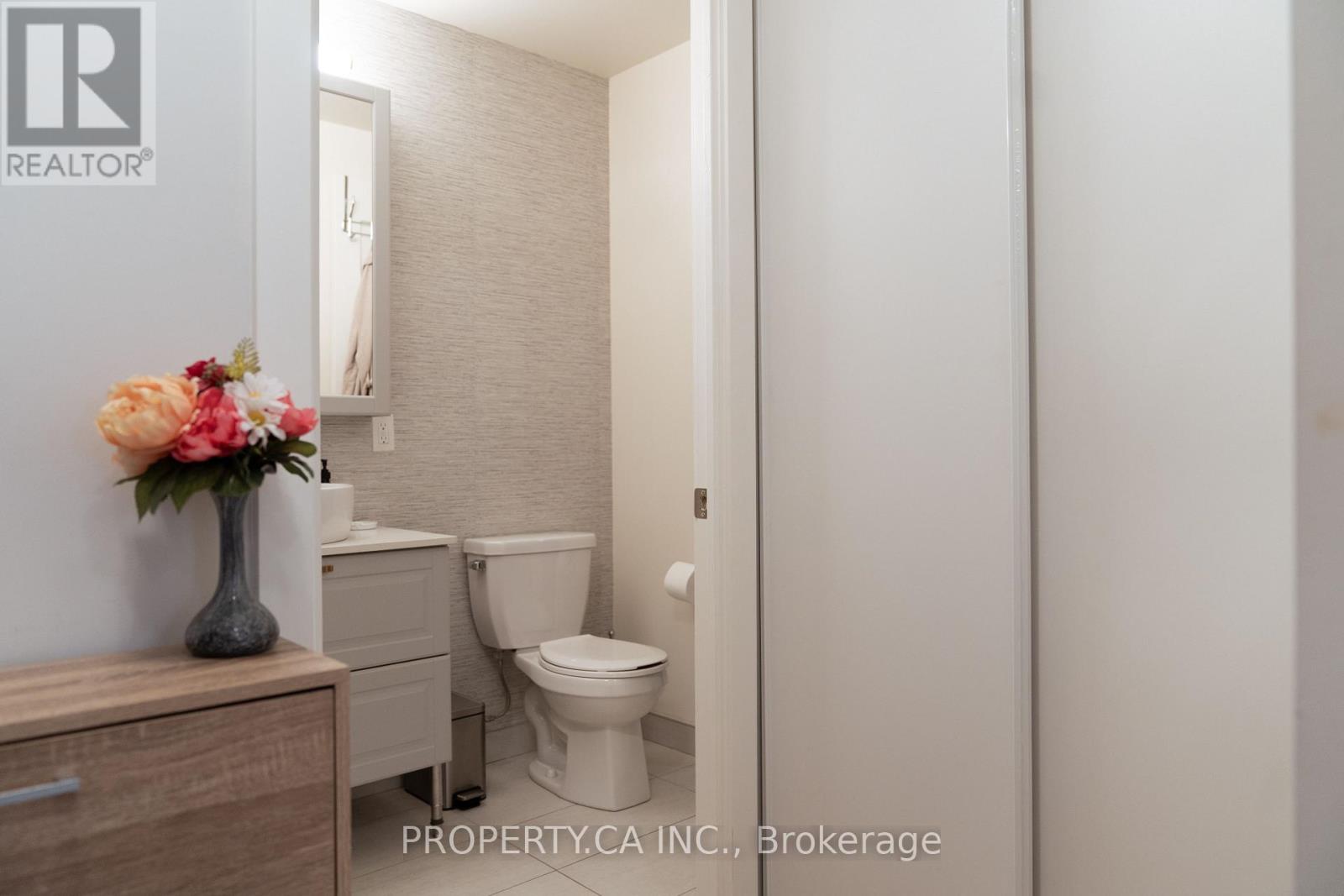 618 - 330 Richmond Street W, Toronto, Ontario  M5V 0M4 - Photo 5 - C12843546