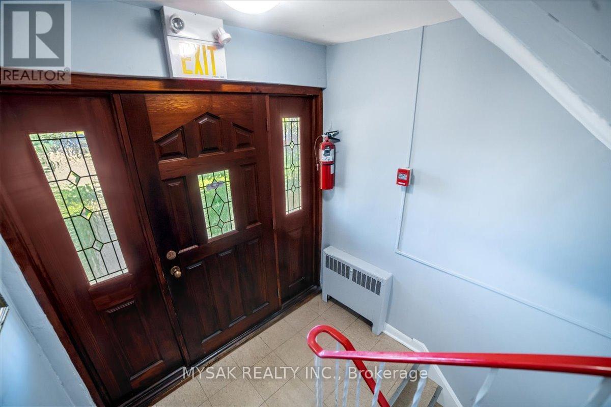 1033 Ravine Road, Oshawa, Ontario  L1H 4C9 - Photo 5 - E12843596