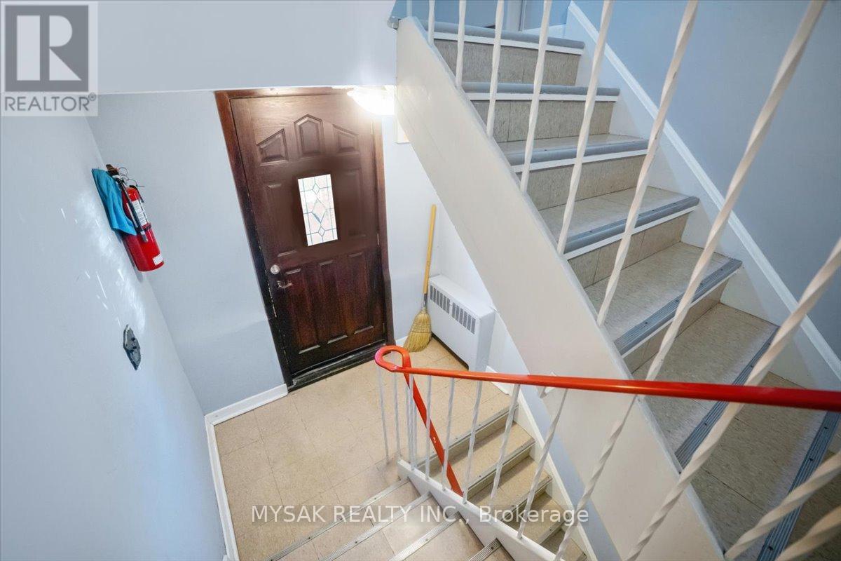 1033 Ravine Road, Oshawa, Ontario  L1H 4C9 - Photo 7 - E12843596