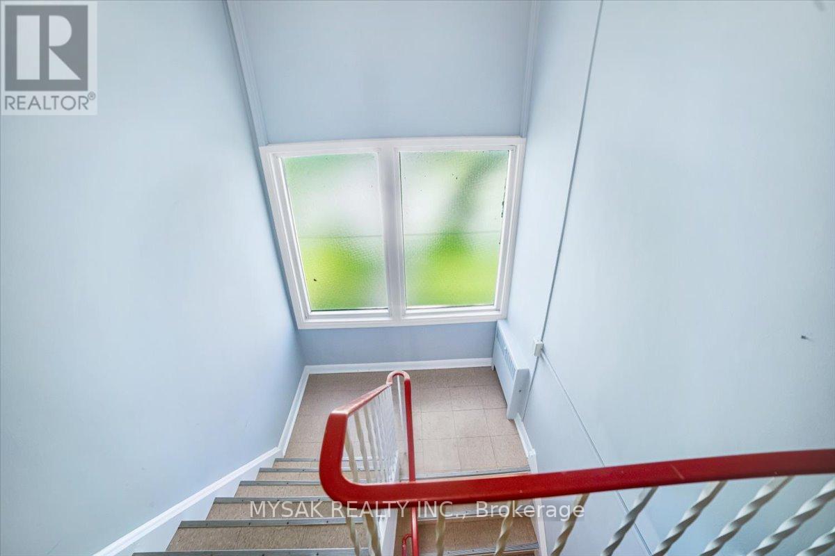 1033 Ravine Road, Oshawa, Ontario  L1H 4C9 - Photo 8 - E12843596